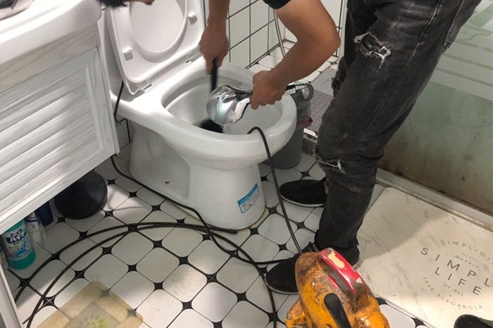 娄烦马桶堵塞自己疏通还是找师傅？专业上门服务让你省时更省心