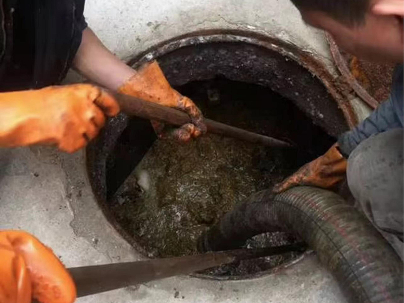 娄烦清理化粪池时如何避免沼气的危害？